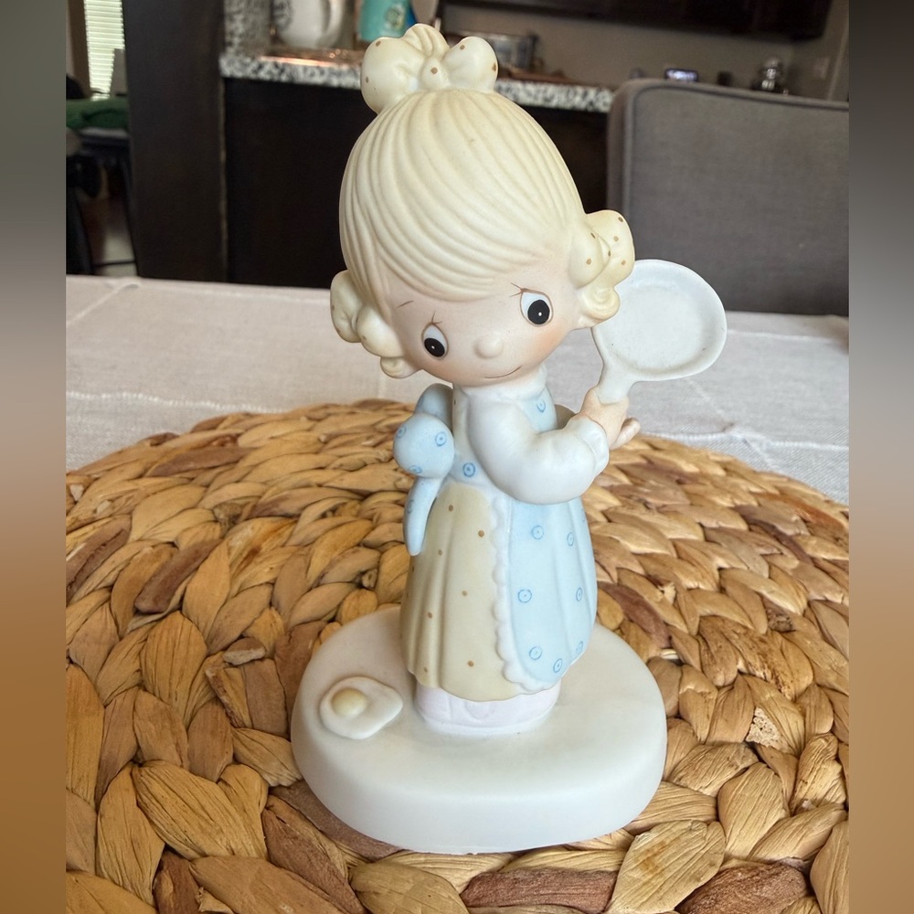 1979 PRECIOUS MOMENTS FIGURINE‎ JONATHAN & DAVID EGGS OVER EASY Vintage Decor